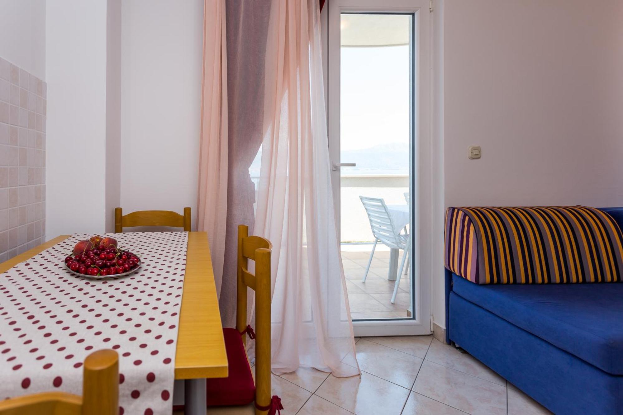 Apartments In Villa Top โตรกีร์ ห้อง รูปภาพ