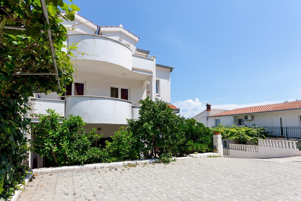 Apartments In Villa Top โตรกีร์ ภายนอก รูปภาพ